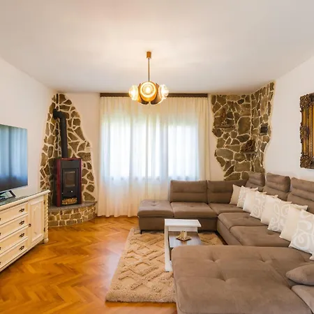 Three-bedroom In Apartament *
