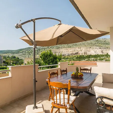 Apartament Three-bedroom In Srinjine