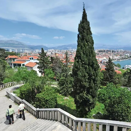 Three-bedroom In * Srinjine