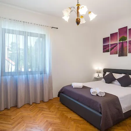 Three-bedroom In * Srinjine